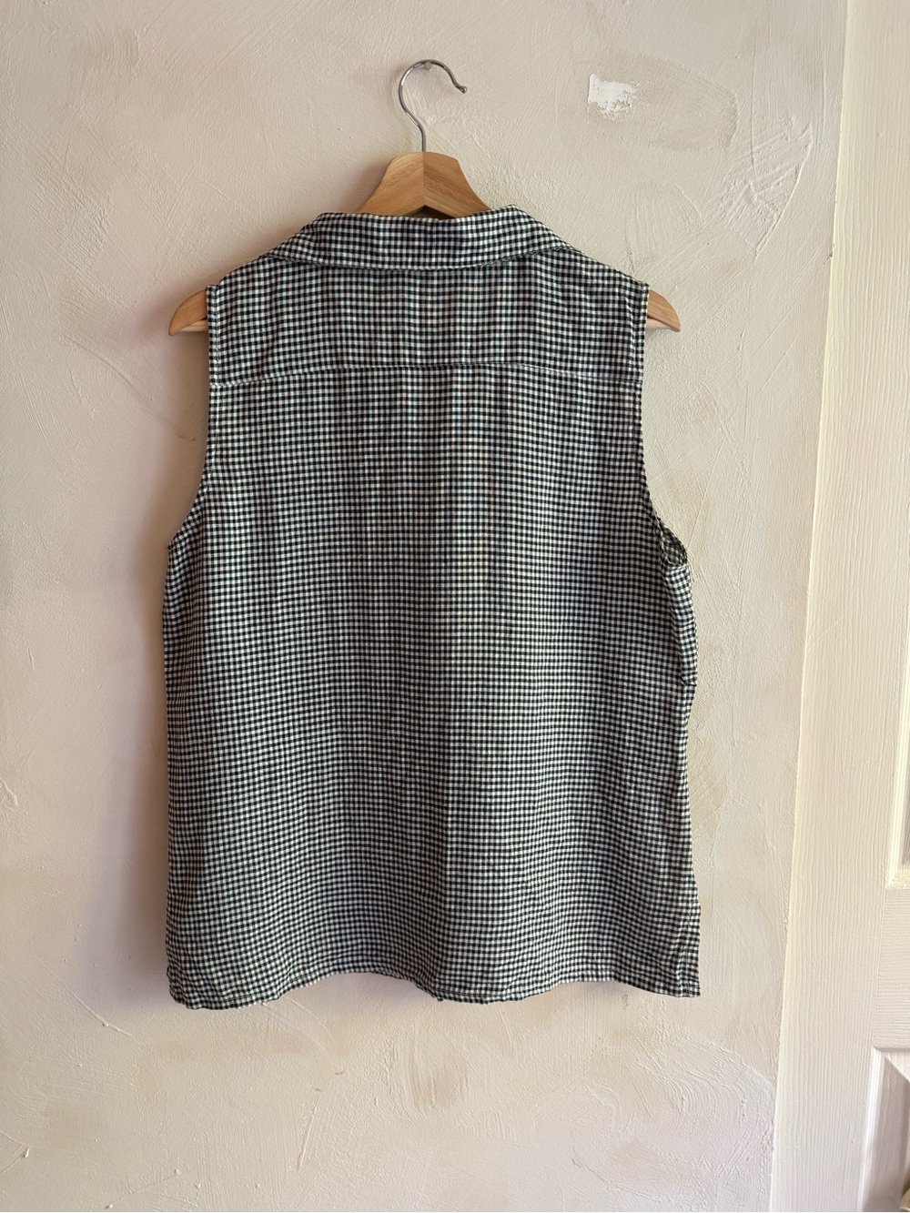 It's a New Vision | 100% Linen | Gingham Sleeveless Button-Up Top | Size L - Picture 6 of 12